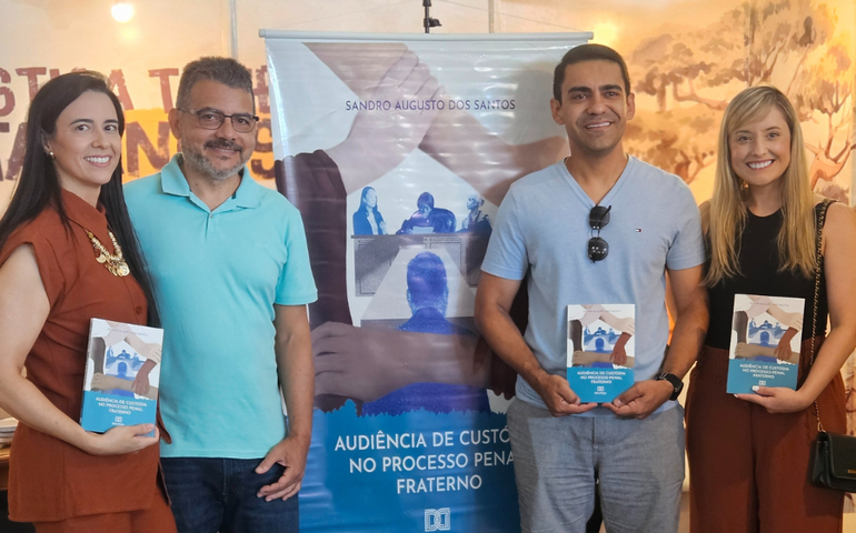 Juiz Sandro Augusto expõe seu livro sobre audiência de custódia no 9º dia da Esmal na Bienal