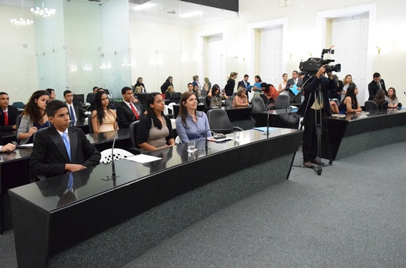 Deputados-estudantes apresentam projeto que visa reduzir os índices de criminalidade nas escolas