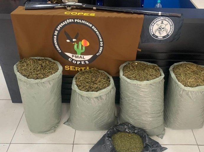 PM-AL retira mais de 62 quilos de drogas e 37 armas de fogo das ruas