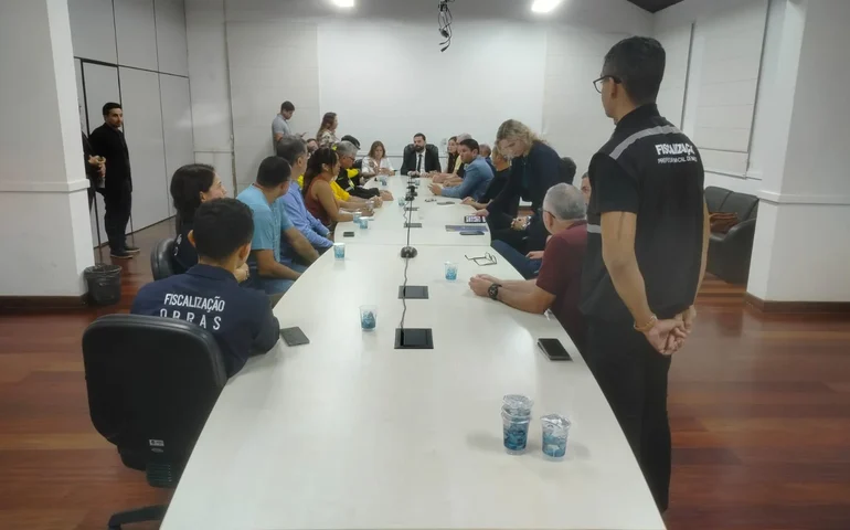 Servidores pressionam câmara e garantem reajuste de 6%; categorias aguardam definição  sobre planos