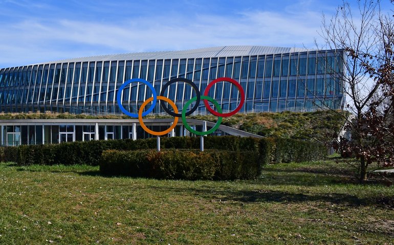 Presidente do COI celebra sucesso olímpico: 'Qualidade sem precedentes e paridade de gêneros'