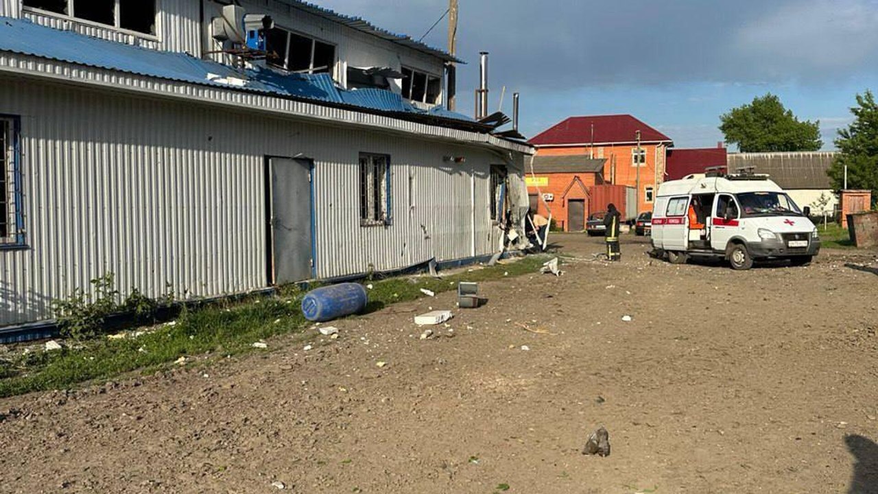 ‼Pelo menos 12 civis ficaram feridos, incluindo dois menores, de acordo com o governador em exercício da região de Kursk, Aleksandr Khinshtein. Todos estão sendo transferidos para o hospital regional.