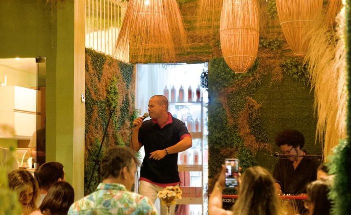 João Calabar e Dinho Zampier apresentam temporada do show Caleidoscópio