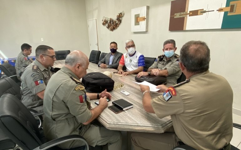 Comandante Geral se reune com representantes de Associações de Policiais Militares