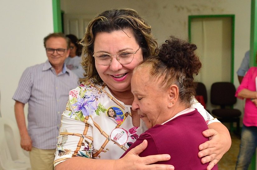 Tereza Nelma é homenageada pela dedicação na defesa da Pessoa Idosa