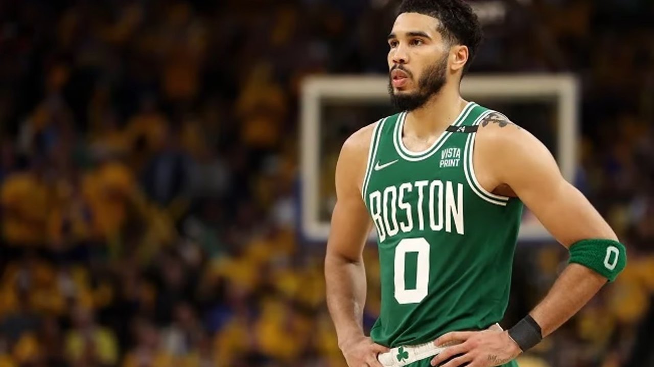 Jayson Tatum revela que disputou plaoffs da NBA pelo Boston com pulso fraturado