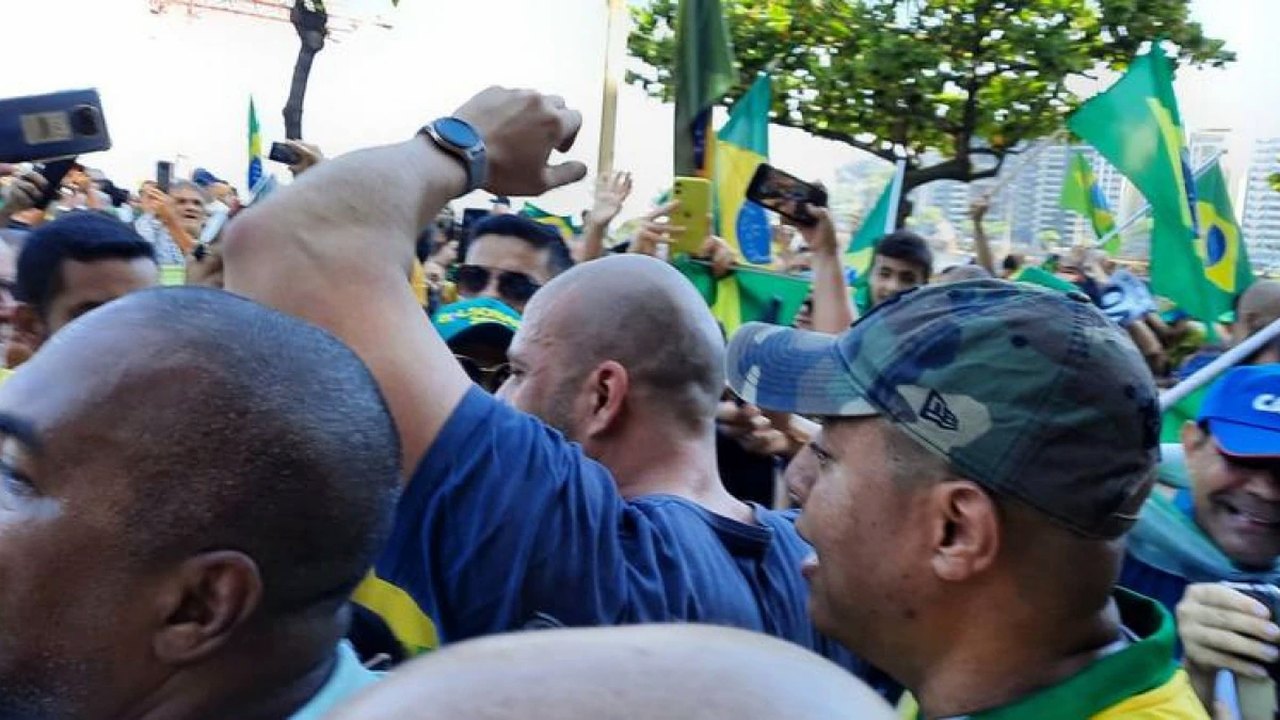 Daniel Silveira, pivô de embate de Bolsonaro com STF, participa de ato em Niterói