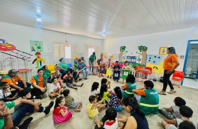 Alurb leva educação ambiental para creche no Prado