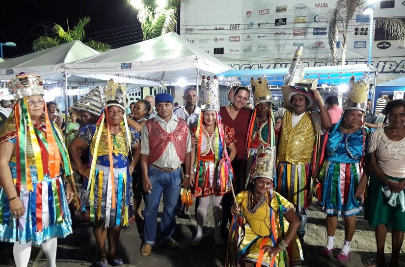 Grupo de idosos do cras de Anadia se apresentam em festa da Padroeira