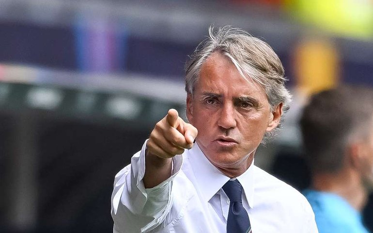 Técnico da Arábia Saudita alfineta excesso de espaço para estrangeiros na liga do país: 'Tenho 20 jogadores no banco'