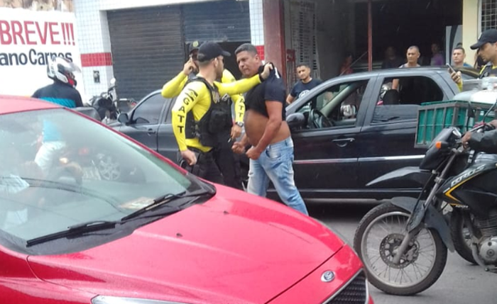 Confusão entre motorista e agentes aconteceu na manhã desta sexta-feira, em Maceió