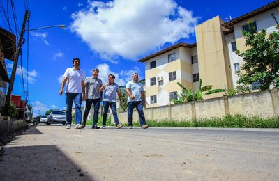 Prefeito vistoria obras de reurbanização no Ouro Preto