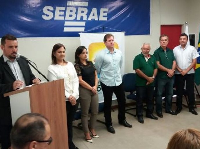 Delmiro sedia Encontro de Gestores Municipais e Lideranças do Trade Turístico do Alto Sertão