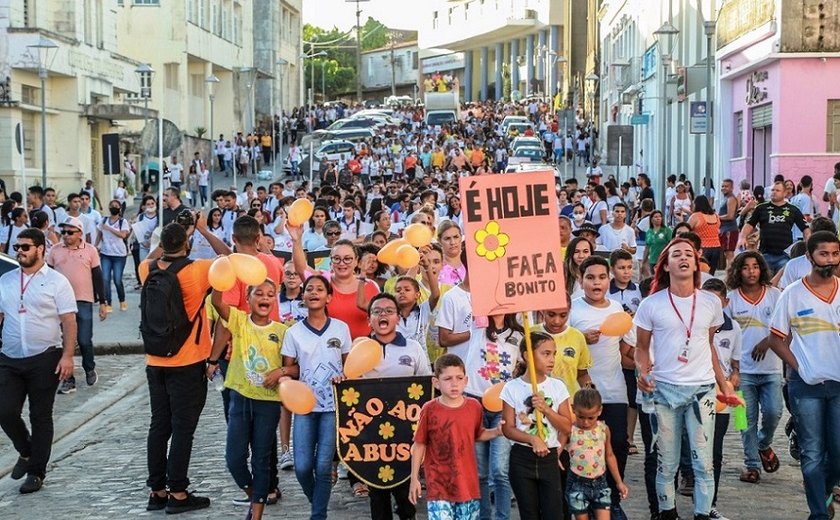 Caminhada em Penedo alerta sobre violência sexual contra crianças e adolescentes