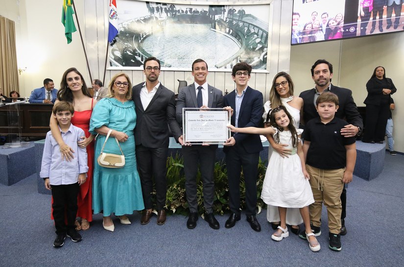 Comenda Luiz José do Monte Vasconcelos é entregue post mortem aos familiares do empresário