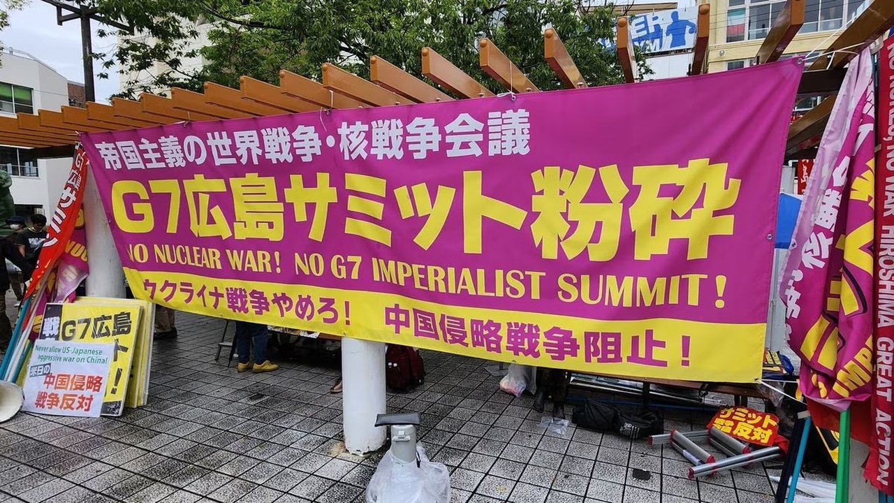 Manifestantes protestam contra 'G7 imperialista' perto do hotel de Lula em Hiroshima