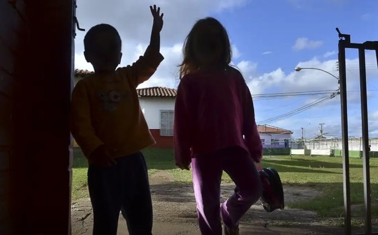 Mãe é presa no RS após exame detectar cocaína na urina da filha de 3 anos