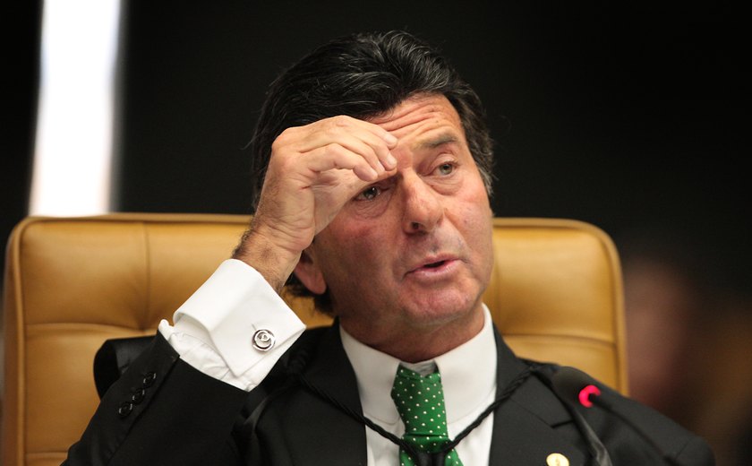 Fux suspende ações contra Bolsonaro no STF até fim do mandato