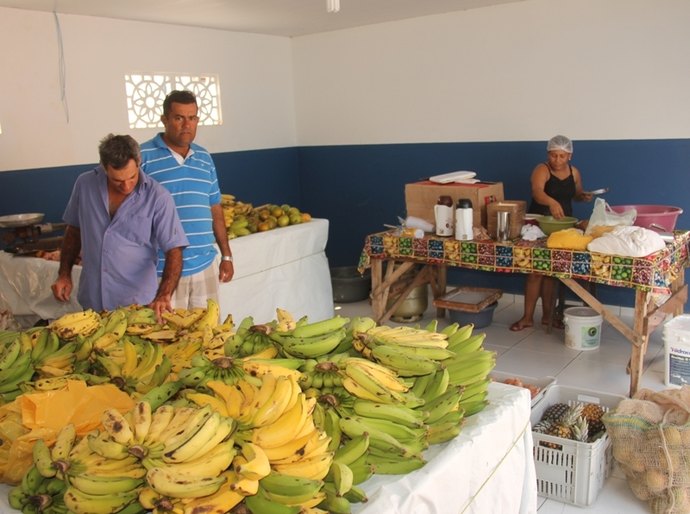 Produtores de Campo Alegre vendem alimentos através do PNAE
