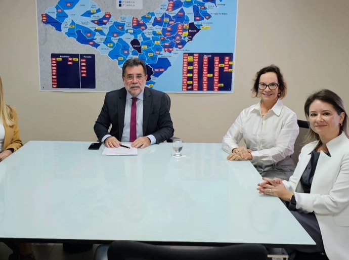 Procurador-geral de Justiça, procuradoras e promotora discutem ações em prol de saúde mental