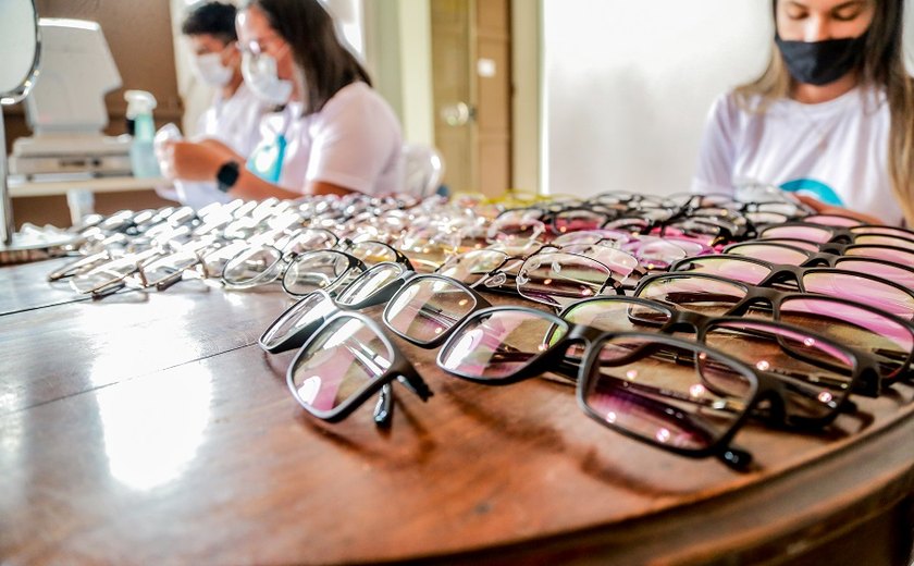 Prefeitura de Penedo e IGPS entregam óculos para população de baixa renda