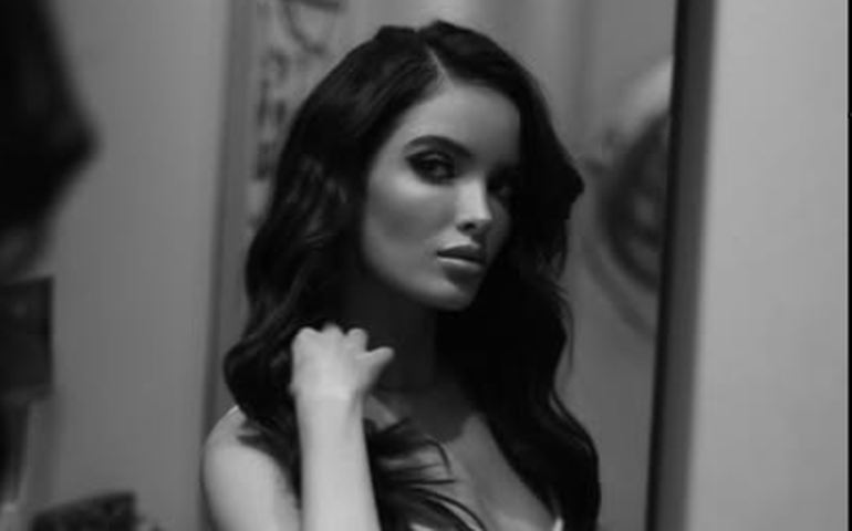 Ex-atriz mirim do SBT diz ser perseguida por stalker desde os 14 anos: 'Perigoso'