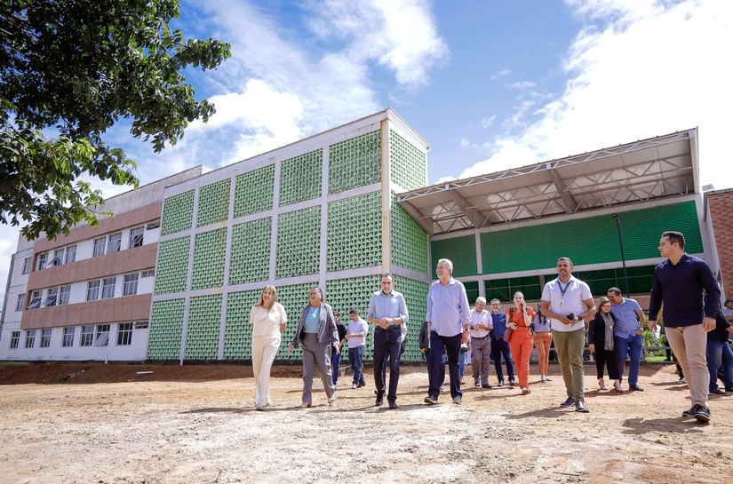 Prefeita Tia Júlia participa de entrega de equipamentos e inauguração de vestiário no IFAL de Palmeira