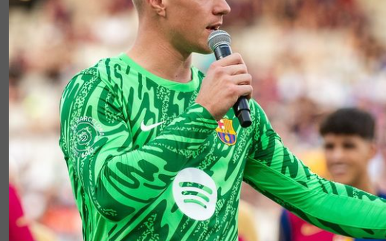 Correção: Ter Stegen sofre lesão no joelho e pode ficar fora do Barcelona por até oito meses