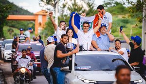 JHC em caminhada com apoiadores. Fonte: Ascom PSDB