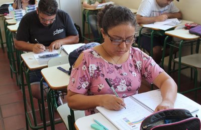 Brasil atinge, em 2025, a menor taxa de analfabetismo do país desde 2016, início da série histórica