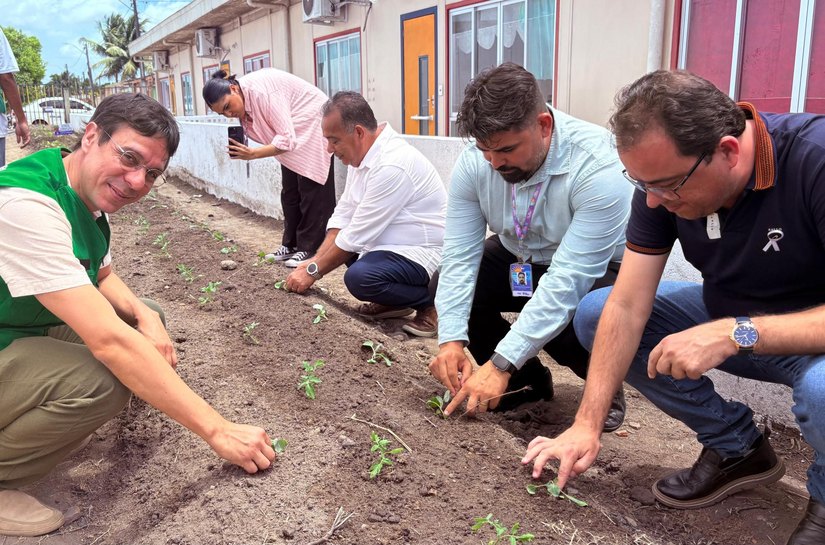 Semarh amplia ações sustentáveis e leva novas hortas urbanas para escola de Rio Largo