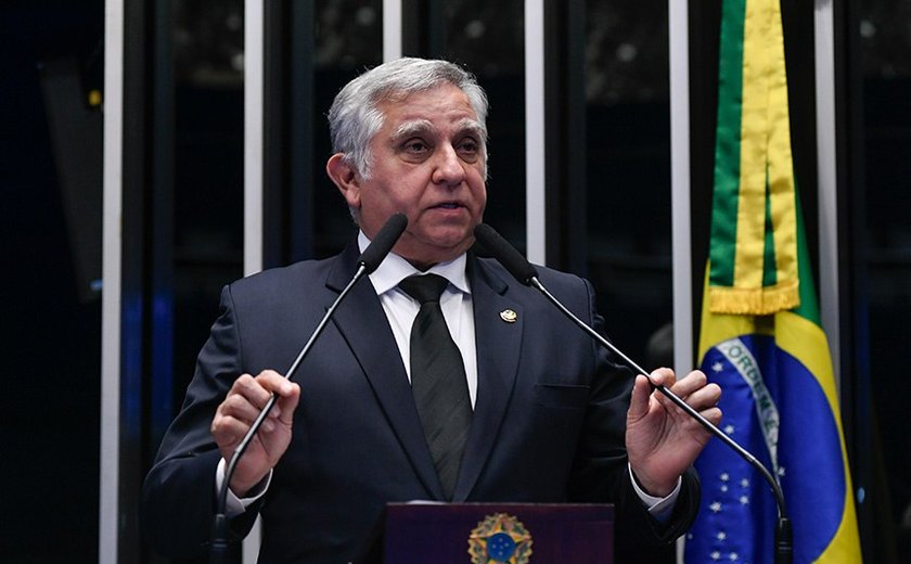 Izalci critica governo Lula e defende independência do Banco Central