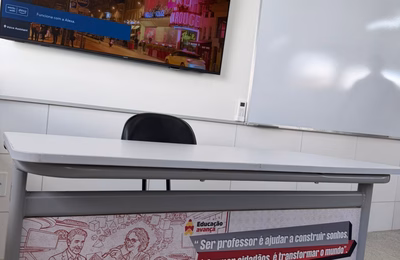 Prefeitura de Penedo padroniza salas de aula com climatização, LED, TV de 55 polegadas e novo mobiliário