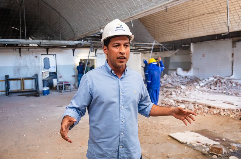 Vice-prefeito e titular da Seminfra vistoria obras do Novo Mercado da Produção
