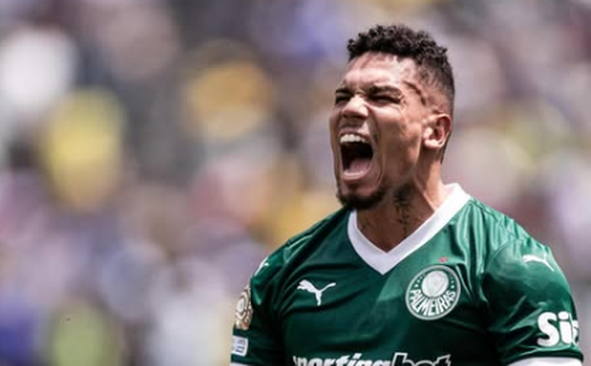 Paulinho volta a treinar no Palmeiras e está à disposição para duelo com o Chelsea