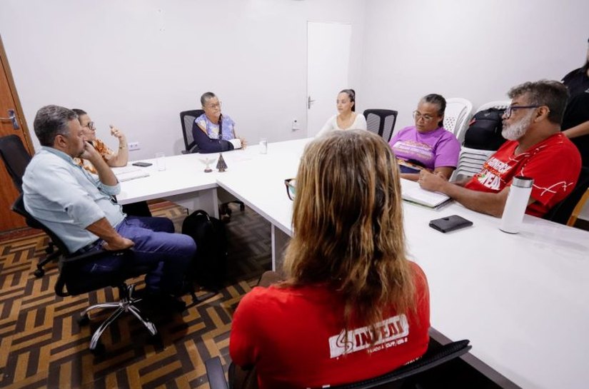 Prefeita Luísa Júlia se reúne com Sindicato dos Trabalhadores em Educação para discutir demandas
