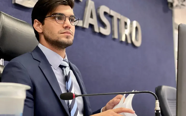 Vídeo: “A personificação de tudo que não presta na política do Brasil. Conhecido pelo boi de ouro, da Operação Lava Jato, do Renangates…”, rebate vereador contra senador Renan