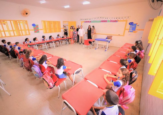 Luciano Barbosa entrega moderna escola e beneficia mais cinco comunidades