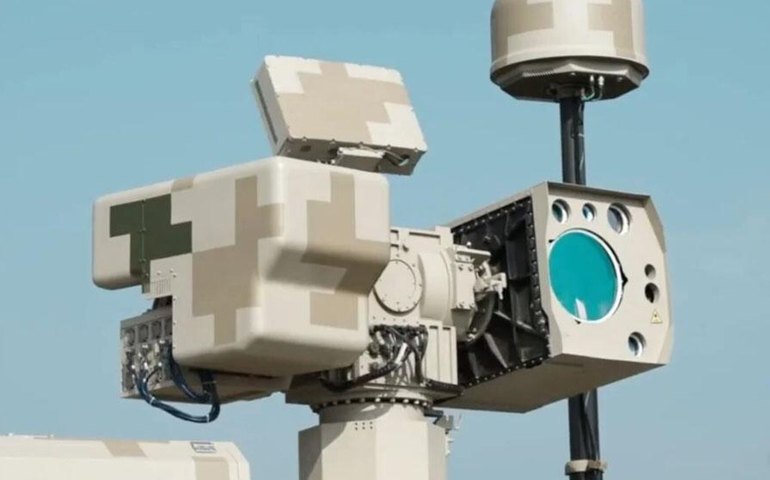 China exibe poder militar com enxames de drones, armas a laser e IA em simulação de guerra, diz mídia