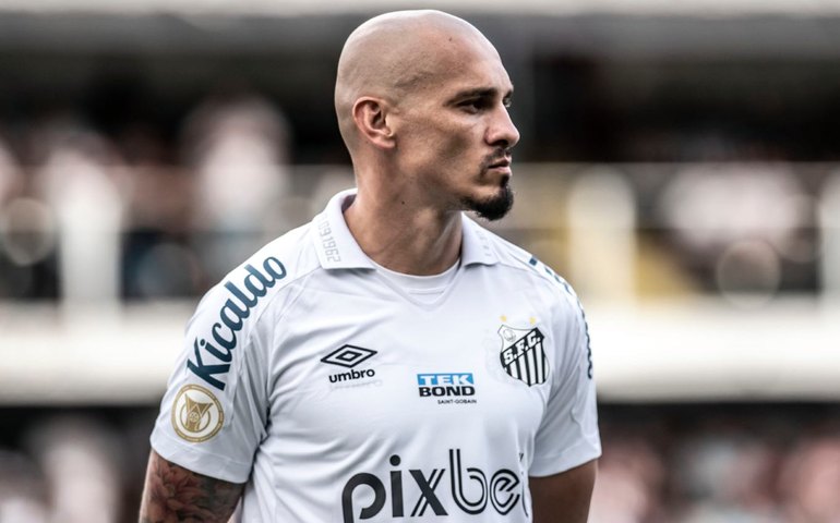 Santos rescinde contrato e Maicon tem caminho livre para assinar com Vasco