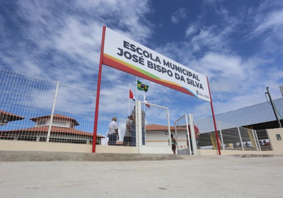Prefeito Cacau inaugura nova sede da Escola Municipal José Bispo, na Barra Nova