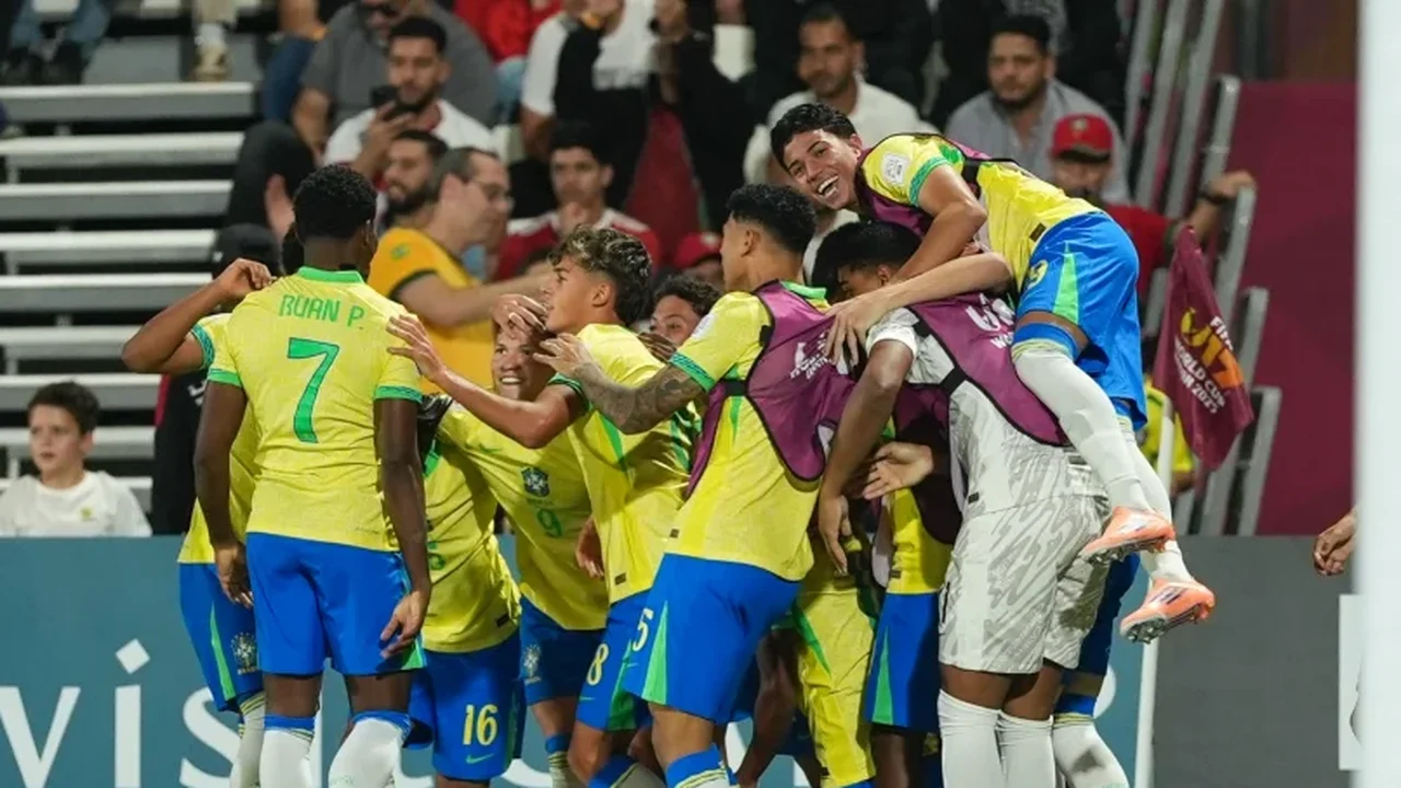 Brasil vence Marrocos nos acréscimos e avança à semifinal
