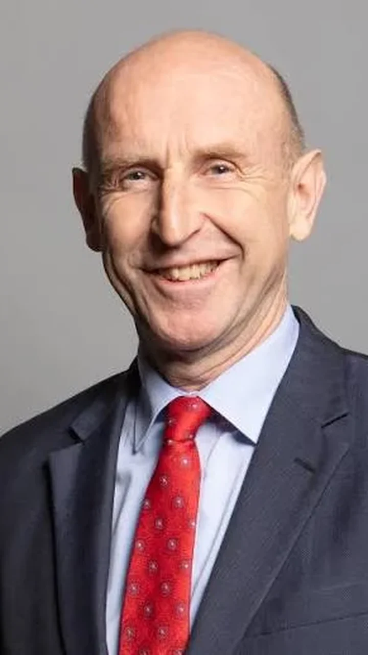 Reino Unido: Burnham nomeia John Healey, antigo ministro da Defesa, para Finanças