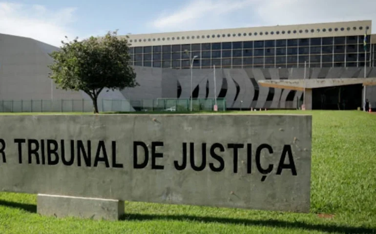 STJ condena auditor da Receita do Paraná a 23 anos de prisão por corrupção