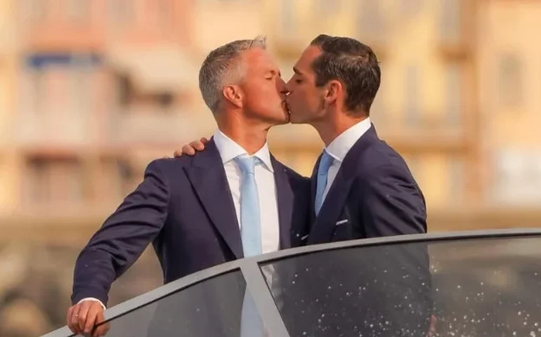 Ex-piloto Ralf Schumacher oficializa casamento com empresário francês em Saint-Tropez