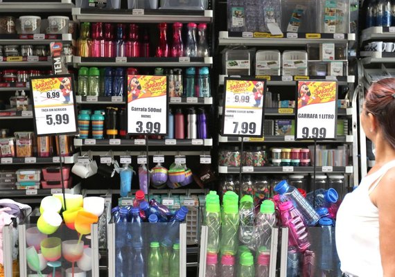 Confiança do comércio sobe pelo segundo mês consecutivo