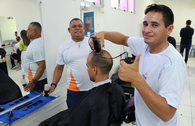 Dependentes químicos que concluíram tratamento na Rede Acolhe são contemplados com curso profissionalizante