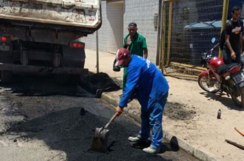 Prefeitura de Maceió executa serviços de recuperação de vias em bairros