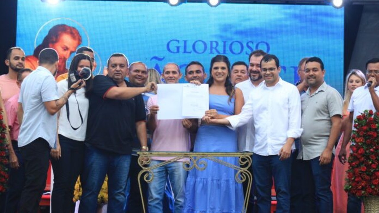 Prefeita Marcela Gomes assina ordem de serviço para construção da praça São José, em Novo Lino