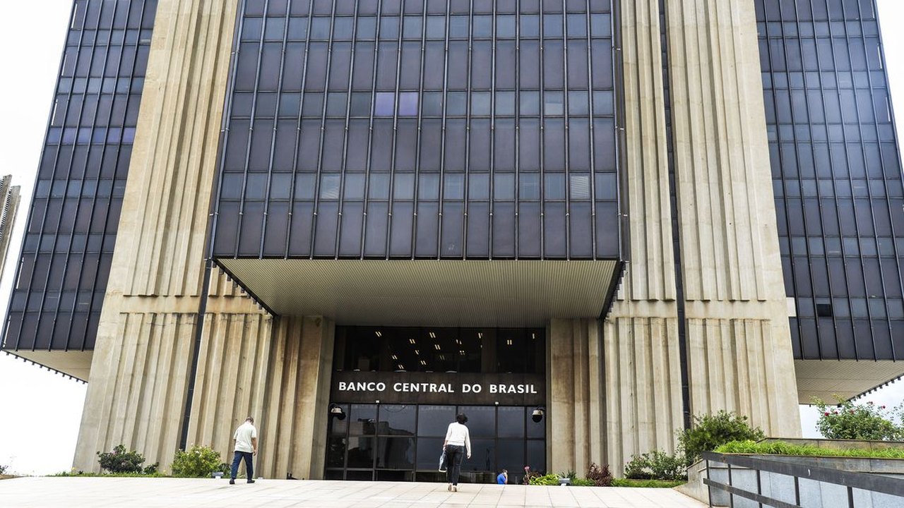 IC-Br cai 0,95% em junho ante maio, aponta BC